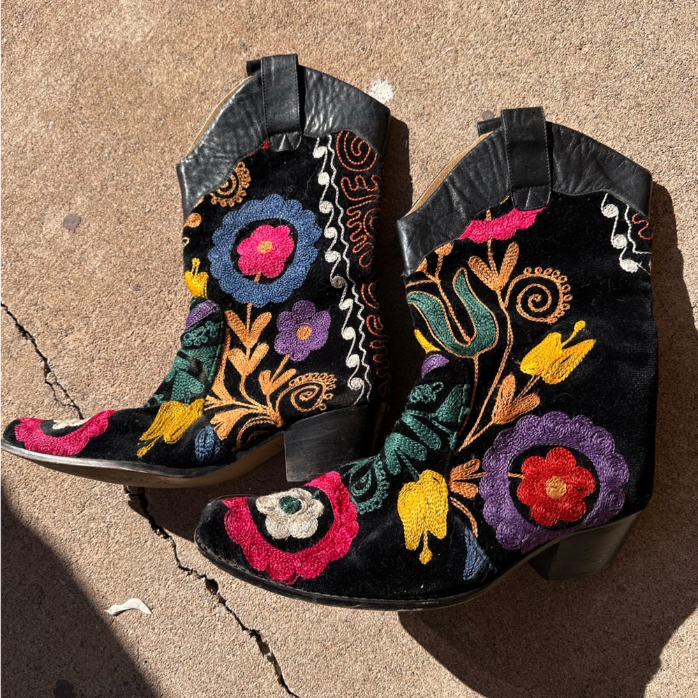 Embroidered Floral Ankle Boots - Black Multicolor
